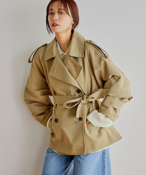 mysty woman(ミスティウーマン)の「コクーンスリーブショートトレンチコート 643238(トレンチコート・レディース・ベージュ/ネイビー/カーキ・FREE)」の8枚目の写真