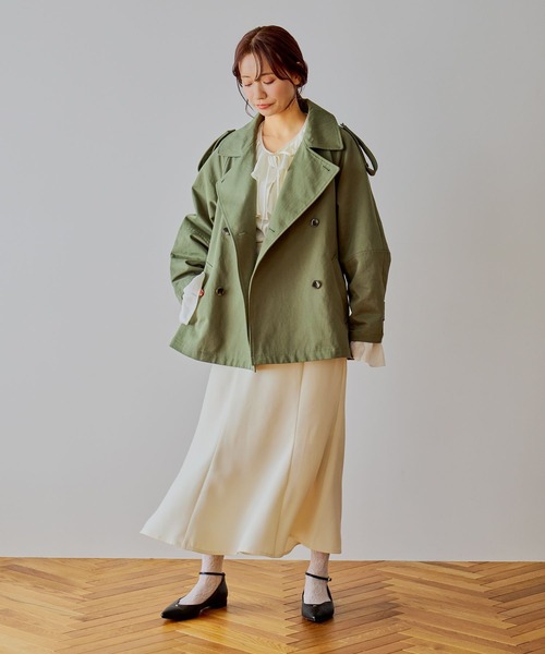 mysty woman(ミスティウーマン)の「コクーンスリーブショートトレンチコート 643238(トレンチコート・レディース・ベージュ/ネイビー/カーキ・FREE)」の9枚目の写真