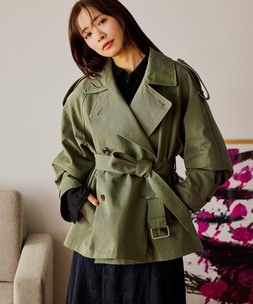 mysty woman(ミスティウーマン)の「コクーンスリーブショートトレンチコート 643238(トレンチコート・レディース・ベージュ/ネイビー/カーキ・FREE)」の13枚目の写真