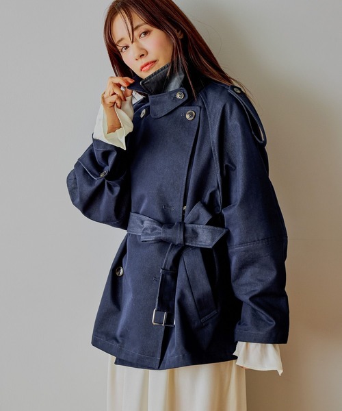 mysty woman(ミスティウーマン)の「コクーンスリーブショートトレンチコート 643238(トレンチコート・レディース・ベージュ/ネイビー/カーキ・FREE)」の16枚目の写真