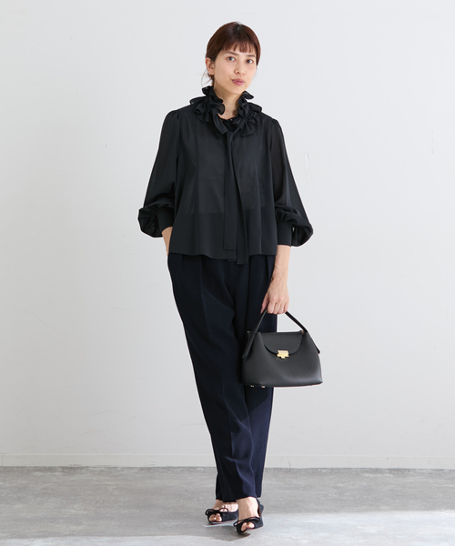 IENA（イエナ）の「&NAVY ジョーゼットサイドゴムタックパンツ（スラックス・レディース・ベージュ/ネイビー・34/36/38/40）」の3枚目の写真