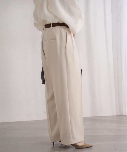 IENA（イエナ）の「&NAVY ジョーゼットサイドゴムタックパンツ（スラックス・レディース・ベージュ/ネイビー・34/36/38/40）」の13枚目の写真