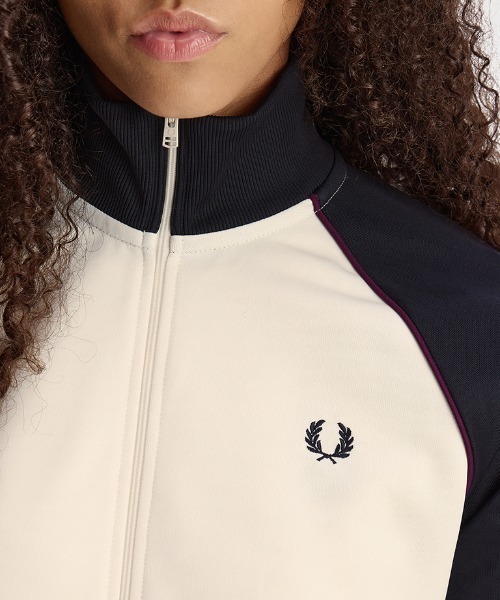 FRED PERRY(フレッドペリー)の「Colour Block Track Jacket/カラーブロックトラックジャケット(ジャージ・レディース・ベージュ・10)」の2枚目の写真