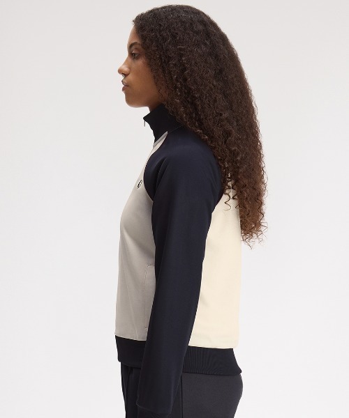 FRED PERRY(フレッドペリー)の「Colour Block Track Jacket/カラーブロックトラックジャケット(ジャージ・レディース・ベージュ・10)」の4枚目の写真