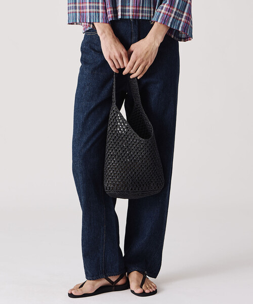 Bshop（ビショップ）の「INDIA INDUSTRY | ペーパーラフィア ショルダーバッグ WOMEN（ショルダーバッグ・レディース・ブラック/Nat・-）」の2枚目の写真