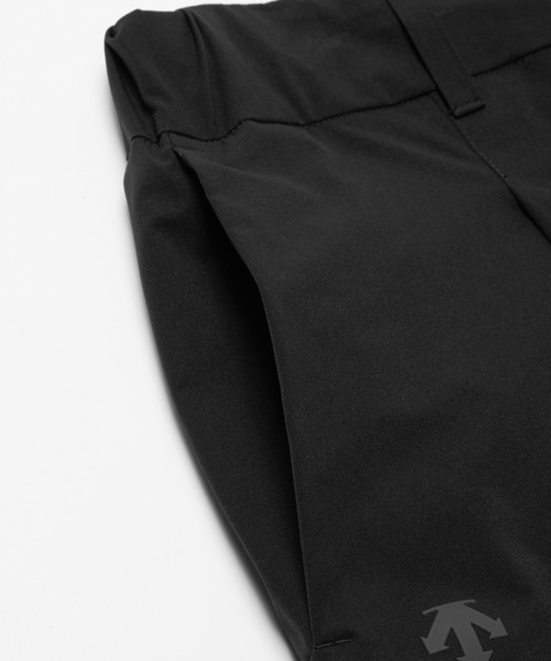 DESCENTE ALLTERRAIN(デサント オルテライン)の「DESCENTE ALLTERRAIN/デサントオルテライン SEAMLESS STRETCH BIG CARGO SHORTS ブランドロゴ シームレス カーゴショーツ 2026年 夏 夏服(カーゴパンツ・メンズ・ブラック・M/L/O)」の7枚目の写真