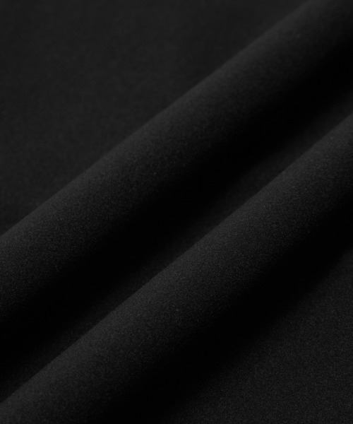 DESCENTE ALLTERRAIN(デサント オルテライン)の「DESCENTE ALLTERRAIN/デサントオルテライン SEAMLESS STRETCH BIG CARGO SHORTS ブランドロゴ シームレス カーゴショーツ 2026年 夏 夏服(カーゴパンツ・メンズ・ブラック・M/L/O)」の3枚目の写真