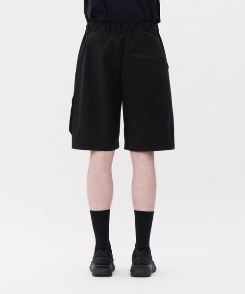 DESCENTE ALLTERRAIN(デサント オルテライン)の「DESCENTE ALLTERRAIN/デサントオルテライン SEAMLESS STRETCH BIG CARGO SHORTS ブランドロゴ シームレス カーゴショーツ 2026年 夏 夏服(カーゴパンツ・メンズ・ブラック・M/L/O)」の14枚目の写真