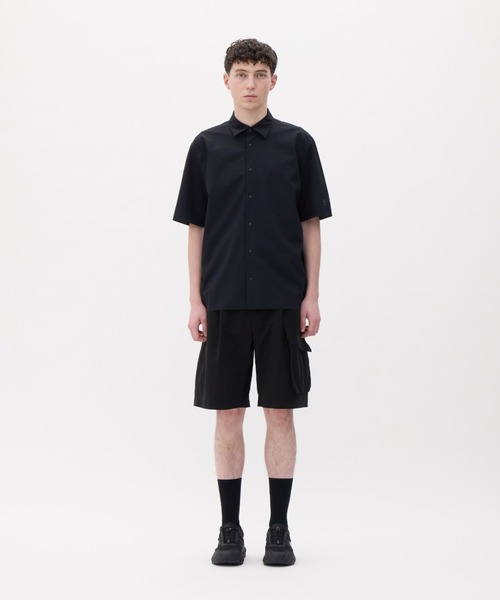 DESCENTE ALLTERRAIN(デサント オルテライン)の「DESCENTE ALLTERRAIN/デサントオルテライン SEAMLESS STRETCH BIG CARGO SHORTS ブランドロゴ シームレス カーゴショーツ 2026年 夏 夏服(カーゴパンツ・メンズ・ブラック・M/L/O)」の13枚目の写真
