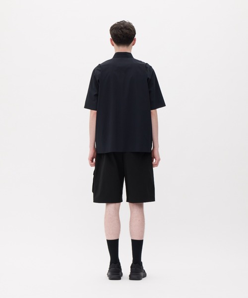 DESCENTE ALLTERRAIN(デサント オルテライン)の「DESCENTE ALLTERRAIN/デサントオルテライン SEAMLESS STRETCH BIG CARGO SHORTS ブランドロゴ シームレス カーゴショーツ 2026年 夏 夏服(カーゴパンツ・メンズ・ブラック・M/L/O)」の11枚目の写真