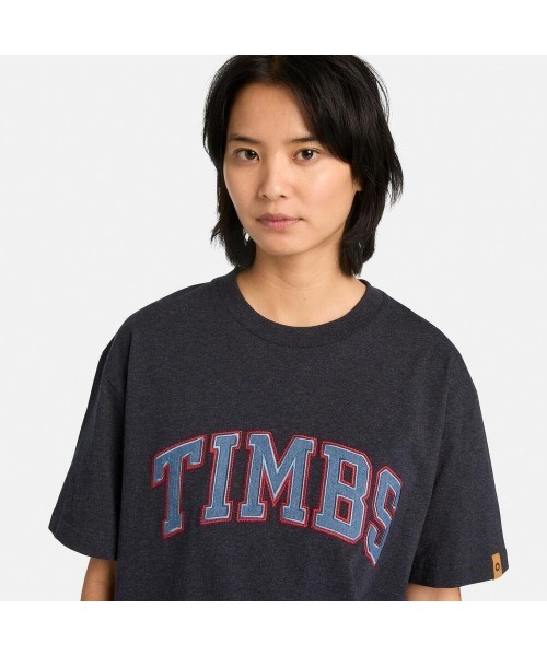 Timberland(ティンバーランド)の「半袖 TIMBS Tシャツ ユニセックス(Tシャツ/カットソー・メンズ・ネイビー・LARGE/MEDIUM/X-LARGE/XX-LARGE)」の2枚目の写真