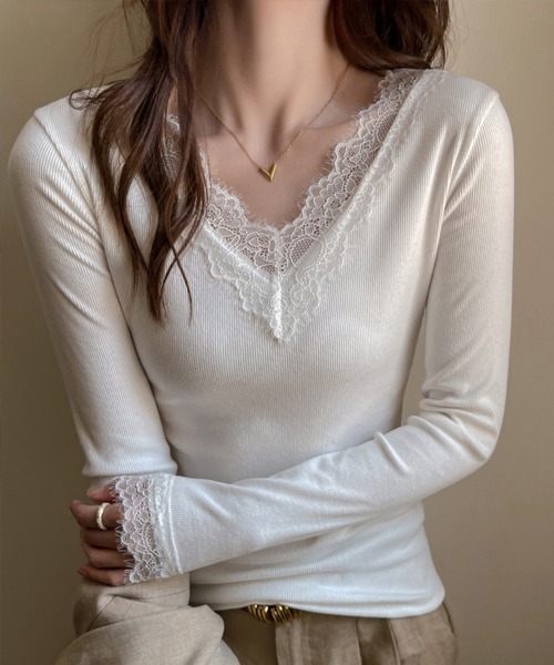 Flugge(フラッジー)の「Vネックレーストップス(その他トップス・レディース・ブラック/ホワイト・MEDIUM/LARGE)」の1枚目の写真