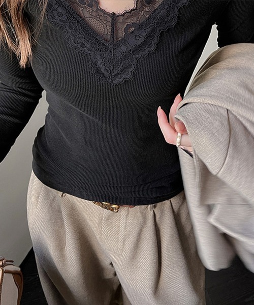 Flugge(フラッジー)の「Vネックレーストップス(その他トップス・レディース・ブラック/ホワイト・MEDIUM/LARGE)」の3枚目の写真