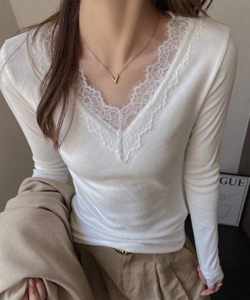 Flugge(フラッジー)の「Vネックレーストップス(その他トップス・レディース・ブラック/ホワイト・MEDIUM/LARGE)」の4枚目の写真