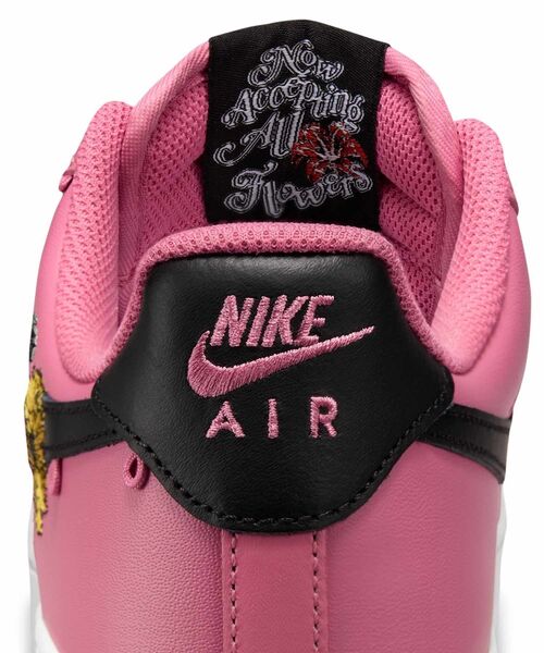 NIKE（ナイキ）の「ナイキ エア フォース 1 '07 プレミアム ウィメンズシューズ / Nike Air Force 1 '07 Premium Women's Shoes IB6644-600 Peony（スニーカー・レディース・ピンク系その他2・26/25.5/24.5/24/22.5/22/25/23.5/23）」の2枚目の写真