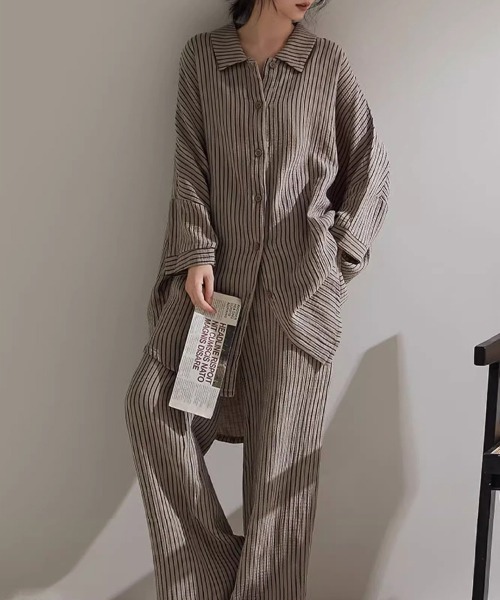 SallyLunn(サリーラン)の「セットアップストライプロングシャツガウン(セットアップ・レディース・ベージュ・LARGE/MEDIUM)」の2枚目の写真