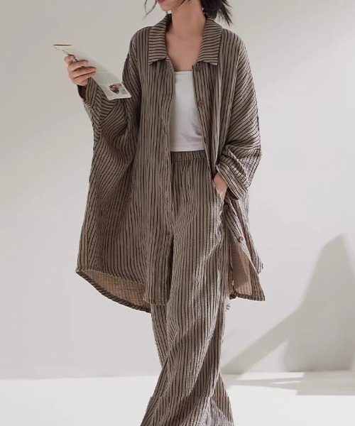 SallyLunn(サリーラン)の「セットアップストライプロングシャツガウン(セットアップ・レディース・ベージュ・LARGE/MEDIUM)」の4枚目の写真