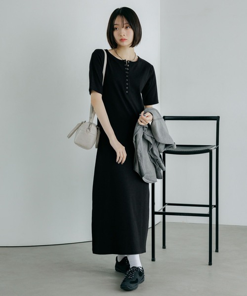 PAGEBOY（ページボーイ）の「【汗じみ防止/2サイズ展開】ジミレスヘンリーネックワンピース（ワンピース・レディース・ブラック/グレー/チェリーピンク・MEDIUM/SMALL）」の7枚目の写真