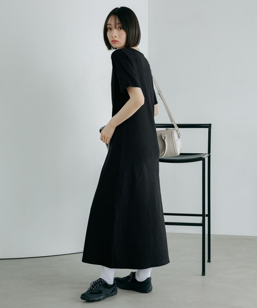 PAGEBOY（ページボーイ）の「【汗じみ防止/2サイズ展開】ジミレスヘンリーネックワンピース（ワンピース・レディース・ブラック/グレー/チェリーピンク・MEDIUM/SMALL）」の8枚目の写真