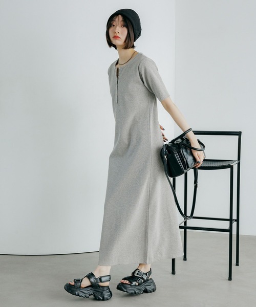 PAGEBOY（ページボーイ）の「【汗じみ防止/2サイズ展開】ジミレスヘンリーネックワンピース（ワンピース・レディース・ブラック/グレー/チェリーピンク・MEDIUM/SMALL）」の13枚目の写真