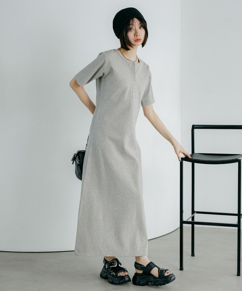 PAGEBOY（ページボーイ）の「【汗じみ防止/2サイズ展開】ジミレスヘンリーネックワンピース（ワンピース・レディース・ブラック/グレー/チェリーピンク・MEDIUM/SMALL）」の10枚目の写真