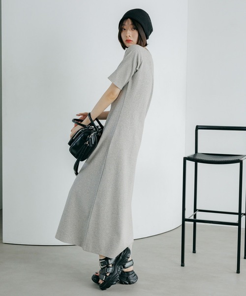 PAGEBOY（ページボーイ）の「【汗じみ防止/2サイズ展開】ジミレスヘンリーネックワンピース（ワンピース・レディース・ブラック/グレー/チェリーピンク・MEDIUM/SMALL）」の11枚目の写真