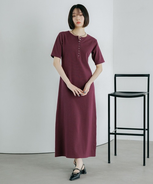 PAGEBOY（ページボーイ）の「【汗じみ防止/2サイズ展開】ジミレスヘンリーネックワンピース（ワンピース・レディース・ブラック/グレー/チェリーピンク・MEDIUM/SMALL）」の18枚目の写真