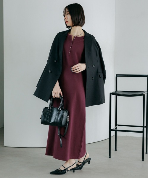 PAGEBOY（ページボーイ）の「【汗じみ防止/2サイズ展開】ジミレスヘンリーネックワンピース（ワンピース・レディース・ブラック/グレー/チェリーピンク・MEDIUM/SMALL）」の17枚目の写真