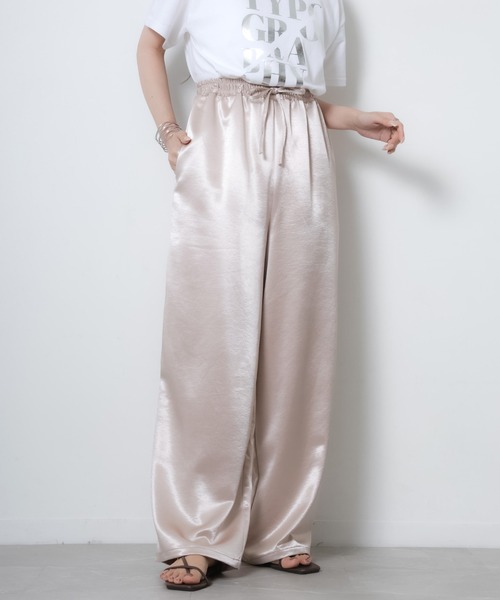 Riberry（リベリー）の「サテンイージーワイドパンツ（その他パンツ・レディース・ピンク/アイボリー/ブラック/グレイッシュベージュ・FREE）」の4枚目の写真