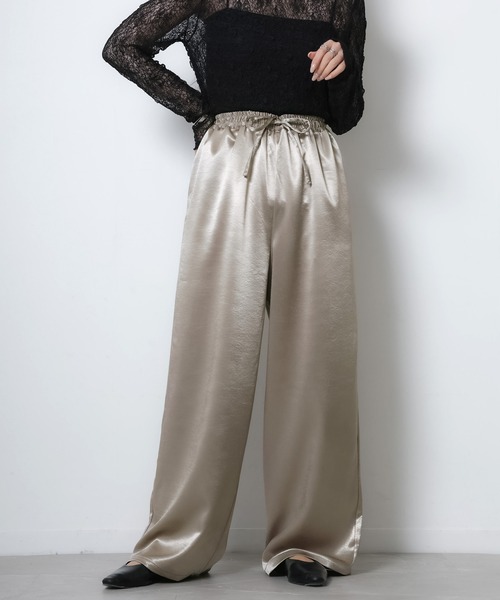 Riberry（リベリー）の「サテンイージーワイドパンツ（その他パンツ・レディース・ピンク/アイボリー/ブラック/グレイッシュベージュ・FREE）」の3枚目の写真