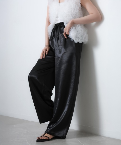 Riberry（リベリー）の「サテンイージーワイドパンツ（その他パンツ・レディース・ピンク/アイボリー/ブラック/グレイッシュベージュ・FREE）」の2枚目の写真