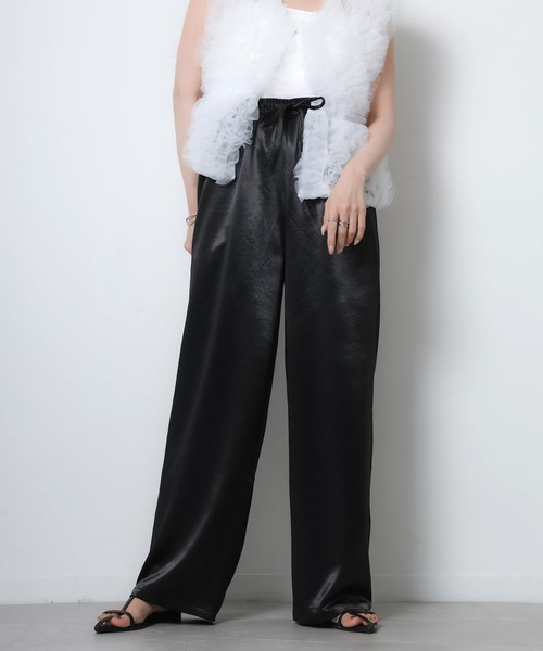 Riberry（リベリー）の「サテンイージーワイドパンツ（その他パンツ・レディース・ピンク/アイボリー/ブラック/グレイッシュベージュ・FREE）」の6枚目の写真