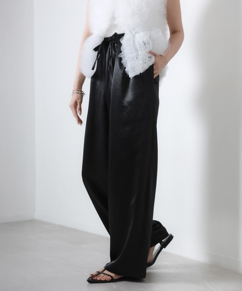 Riberry（リベリー）の「サテンイージーワイドパンツ（その他パンツ・レディース・ピンク/アイボリー/ブラック/グレイッシュベージュ・FREE）」の7枚目の写真