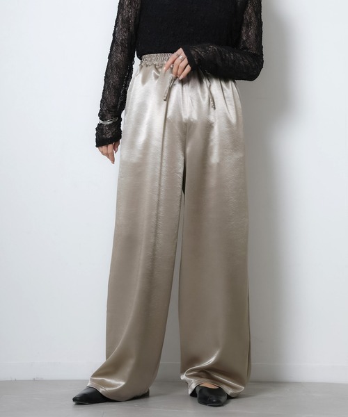 Riberry（リベリー）の「サテンイージーワイドパンツ（その他パンツ・レディース・ピンク/アイボリー/ブラック/グレイッシュベージュ・FREE）」の10枚目の写真