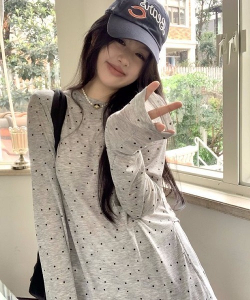 Ritzy(リッツィー)の「ドット柄 ゆったりロングスリーブ T シャツ(Tシャツ/カットソー・レディース・グレー/ホワイト/ブラック・FREE)」の3枚目の写真