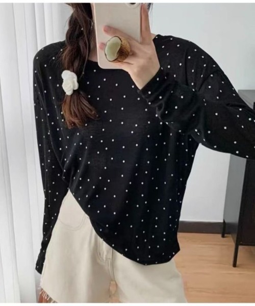 Ritzy(リッツィー)の「ドット柄 ゆったりロングスリーブ T シャツ(Tシャツ/カットソー・レディース・グレー/ホワイト/ブラック・FREE)」の2枚目の写真