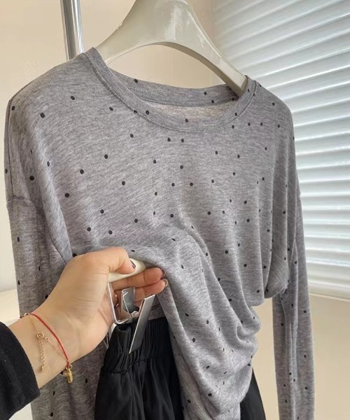 Ritzy(リッツィー)の「ドット柄 ゆったりロングスリーブ T シャツ(Tシャツ/カットソー・レディース・グレー/ホワイト/ブラック・FREE)」の10枚目の写真
