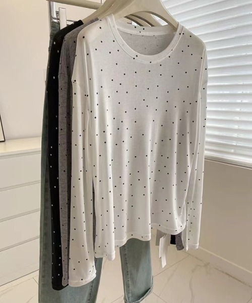 Ritzy(リッツィー)の「ドット柄 ゆったりロングスリーブ T シャツ(Tシャツ/カットソー・レディース・グレー/ホワイト/ブラック・FREE)」の4枚目の写真