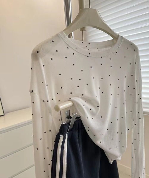 Ritzy(リッツィー)の「ドット柄 ゆったりロングスリーブ T シャツ(Tシャツ/カットソー・レディース・グレー/ホワイト/ブラック・FREE)」の21枚目の写真