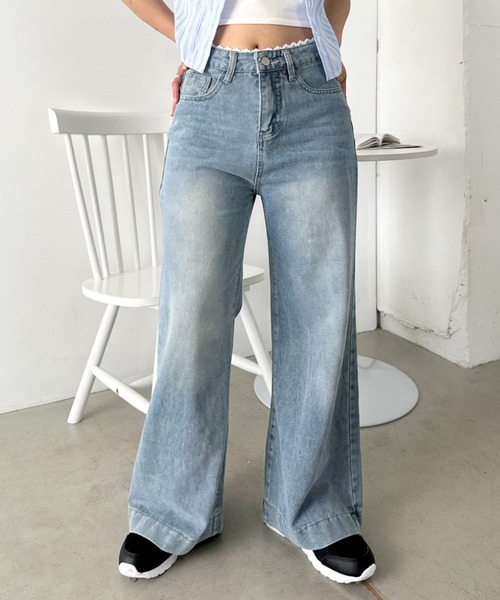 CLEA（クレア）の「ウエストデザイン裾広がりワイドレースデニム（デニムパンツ・レディース・ライトブルー・M/S）」の2枚目の写真