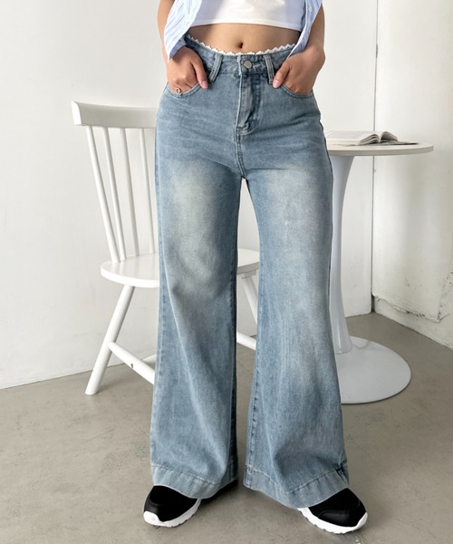 CLEA（クレア）の「ウエストデザイン裾広がりワイドレースデニム（デニムパンツ・レディース・ライトブルー・M/S）」の3枚目の写真