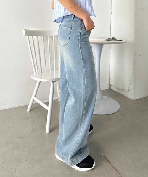 CLEA（クレア）の「ウエストデザイン裾広がりワイドレースデニム（デニムパンツ・レディース・ライトブルー・M/S）」の4枚目の写真