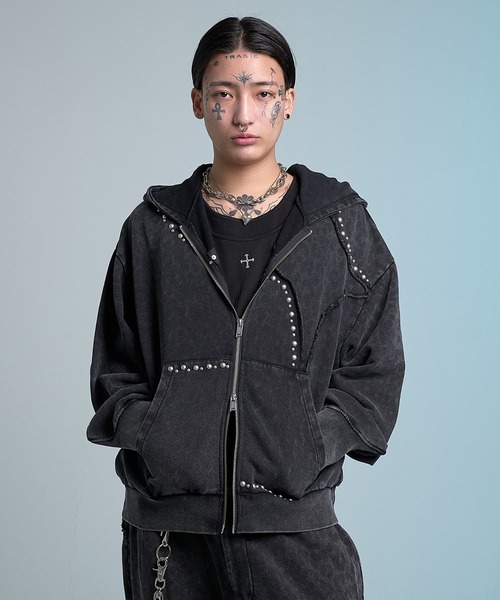 VI E DIT(ヴィエディット)の「Stud Bleach Leopard Zip Hoodie/スタッズブリーチレオパードジップフーディ〈セットアップ着用可能〉(パーカー・メンズ・ブラック/グレー・1/2)」の1枚目の写真