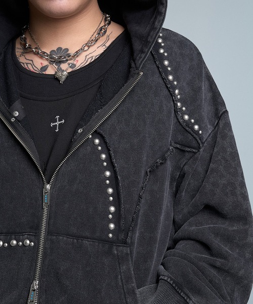 VI E DIT(ヴィエディット)の「Stud Bleach Leopard Zip Hoodie/スタッズブリーチレオパードジップフーディ〈セットアップ着用可能〉(パーカー・メンズ・ブラック/グレー・1/2)」の5枚目の写真