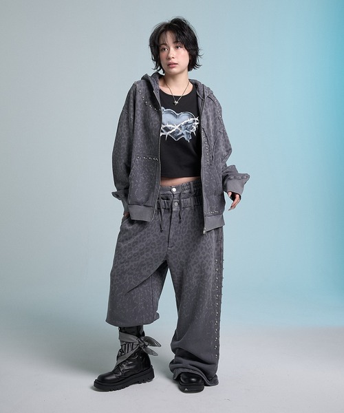 VI E DIT(ヴィエディット)の「Stud Bleach Leopard Zip Hoodie/スタッズブリーチレオパードジップフーディ〈セットアップ着用可能〉(パーカー・メンズ・ブラック/グレー・1/2)」の11枚目の写真