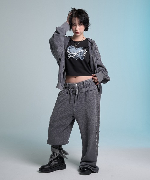 VI E DIT(ヴィエディット)の「Stud Bleach Leopard Zip Hoodie/スタッズブリーチレオパードジップフーディ〈セットアップ着用可能〉(パーカー・メンズ・ブラック/グレー・1/2)」の10枚目の写真