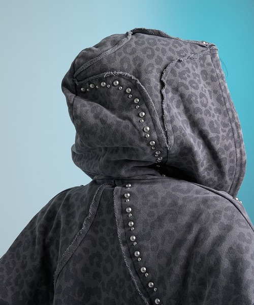 VI E DIT(ヴィエディット)の「Stud Bleach Leopard Zip Hoodie/スタッズブリーチレオパードジップフーディ〈セットアップ着用可能〉(パーカー・メンズ・ブラック/グレー・1/2)」の8枚目の写真