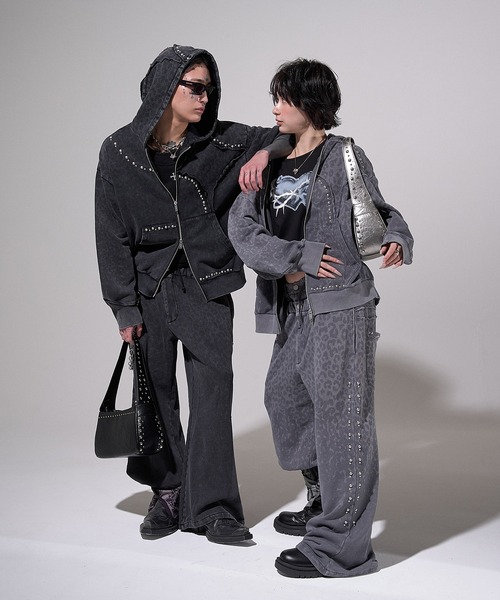 VI E DIT(ヴィエディット)の「Stud Bleach Leopard Zip Hoodie/スタッズブリーチレオパードジップフーディ〈セットアップ着用可能〉(パーカー・メンズ・ブラック/グレー・1/2)」の3枚目の写真
