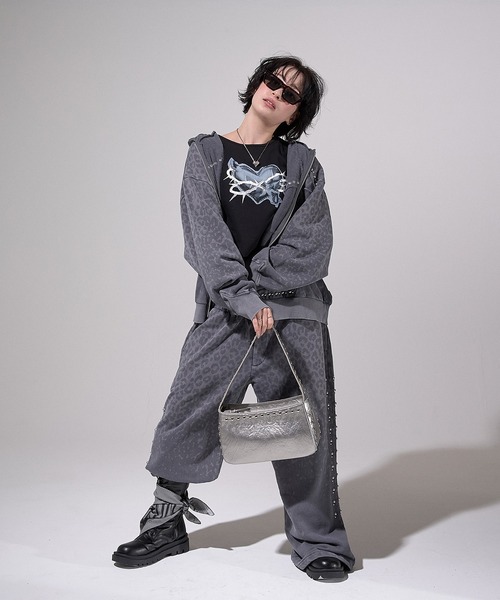 VI E DIT(ヴィエディット)の「Stud Bleach Leopard Zip Hoodie/スタッズブリーチレオパードジップフーディ〈セットアップ着用可能〉(パーカー・メンズ・ブラック/グレー・1/2)」の7枚目の写真