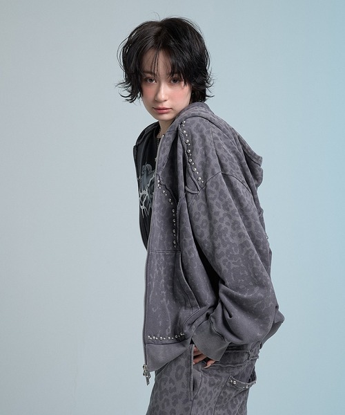 VI E DIT(ヴィエディット)の「Stud Bleach Leopard Zip Hoodie/スタッズブリーチレオパードジップフーディ〈セットアップ着用可能〉(パーカー・メンズ・ブラック/グレー・1/2)」の20枚目の写真